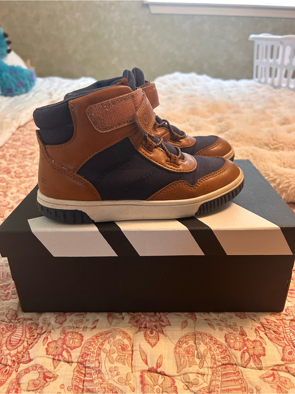 Stride Rite Brown and Navy High-Top Sneakers for Kids / BARELY WORN